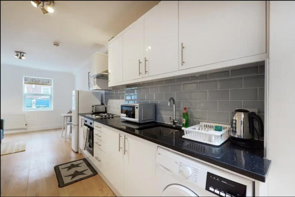 ロンドンNew Spacious 1 Bed Studio Flat In Aldgateアパートメント エクステリア 写真